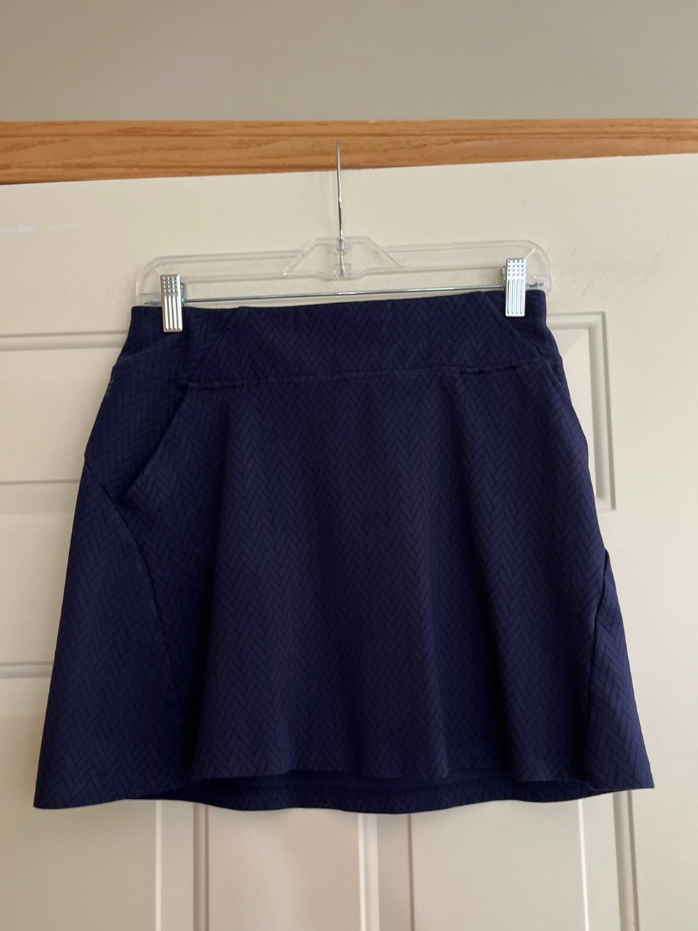Women’s Title Nine blue black herringbone passport skirt. Size small(4-6)